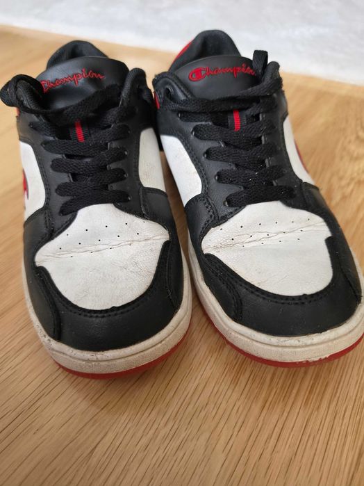 Buty młodzieżowe sneakersy Champion czarno-biało-czerwone r. 37.5