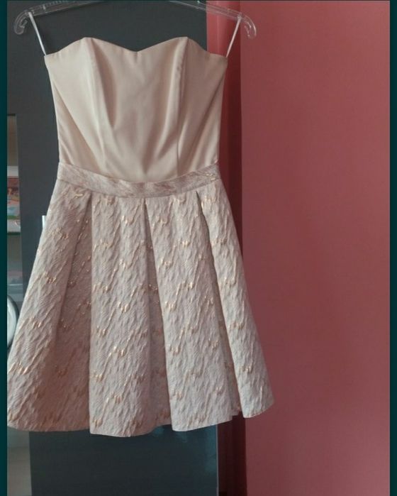 Złota rozkloszowana sukienka 34