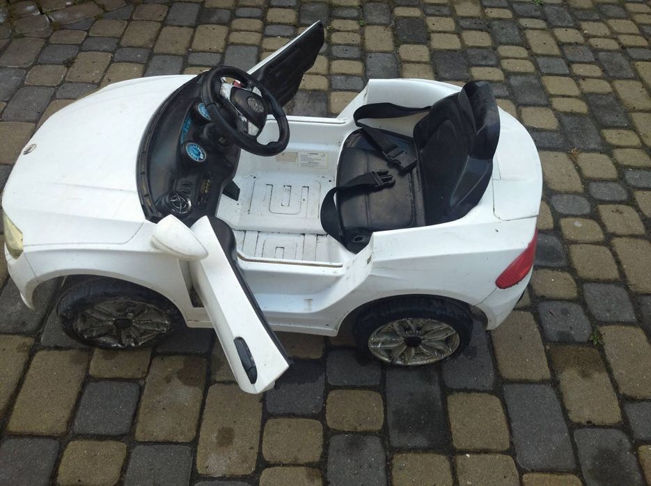 Машина на акумулятор дитяча