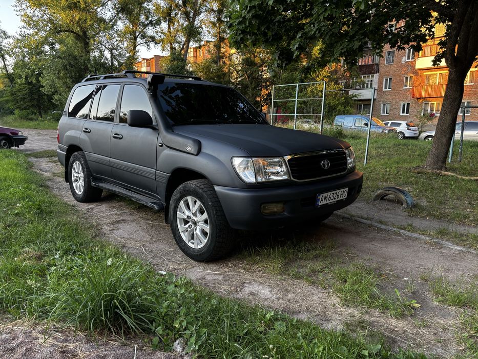 Toyota Land Cruiser 100