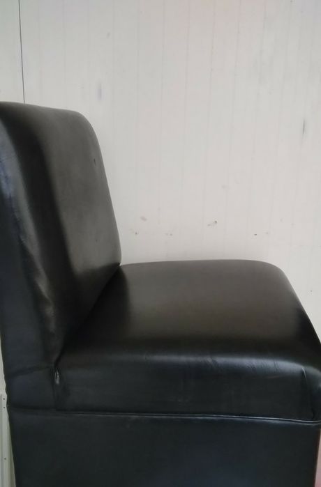 Cadeirão,\ Sofá cor preta