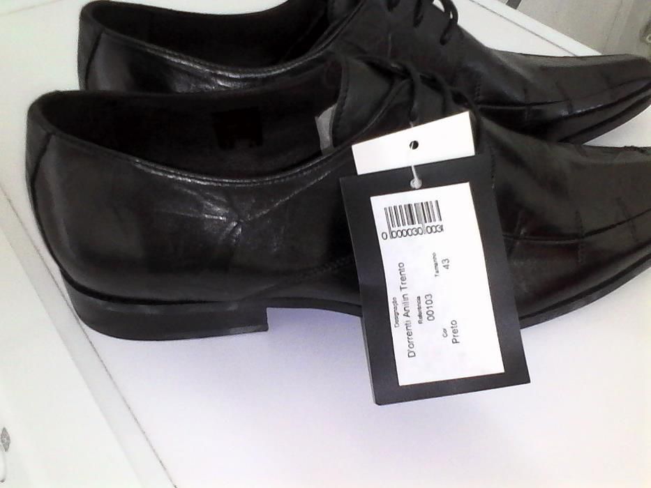 Sapato em pele com atacador 42/43