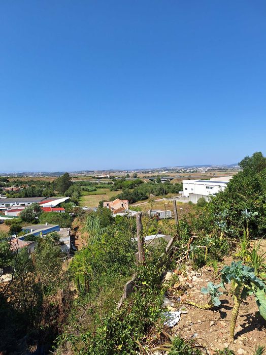 Terreno com Ruína e Projeto: Vista Serra de Sintra (Sacotes)