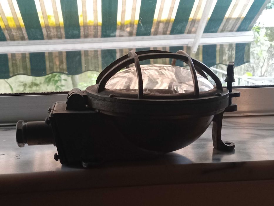 Luminária naval de bronze