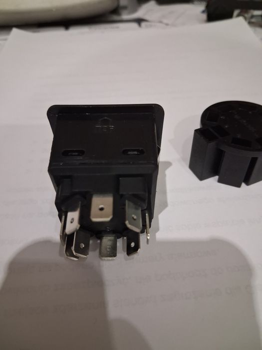 Przełacznik regulacji lusterek Polonez