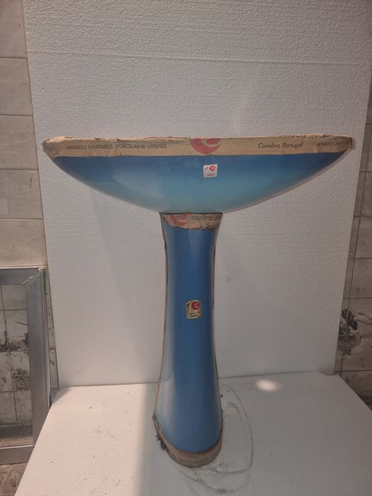 Lavatório de coluna casa de banho