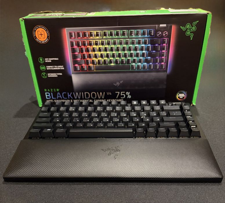 Razer BlackWidow V4 75% — преміум ігрова клавіатура, ідеальний стан