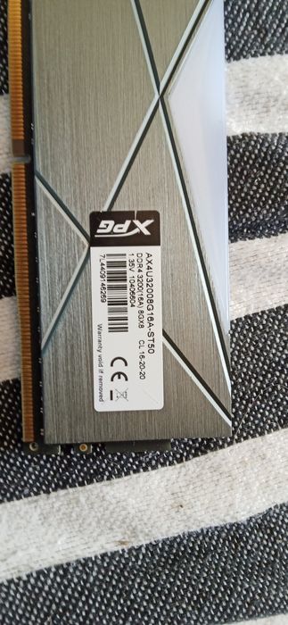 Memoria ddr4 16gb 3200mh xpg RGB
