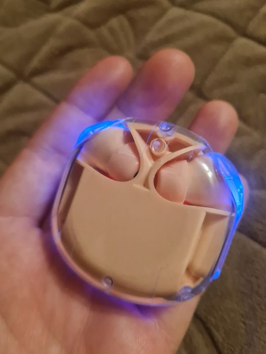 Наушніки по блютузу нові.