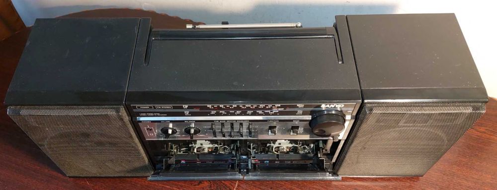 магнітолу Sanyo MW 227 L