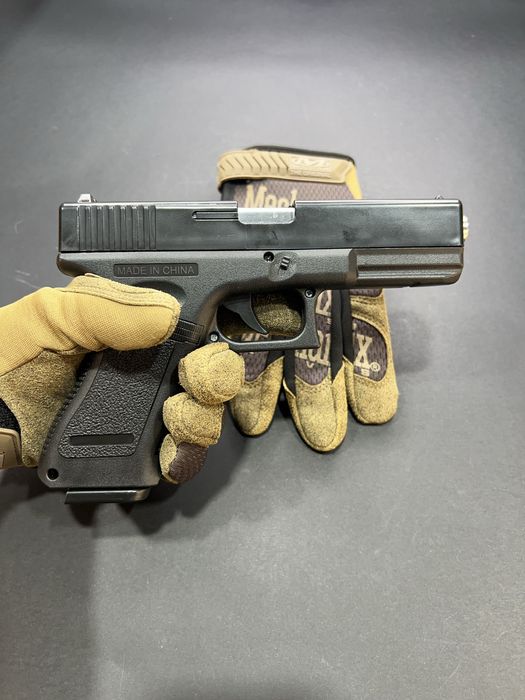 Іграшковий пістолет Glock 17 з маркуванням +500 куль, 6 мм, пружинний