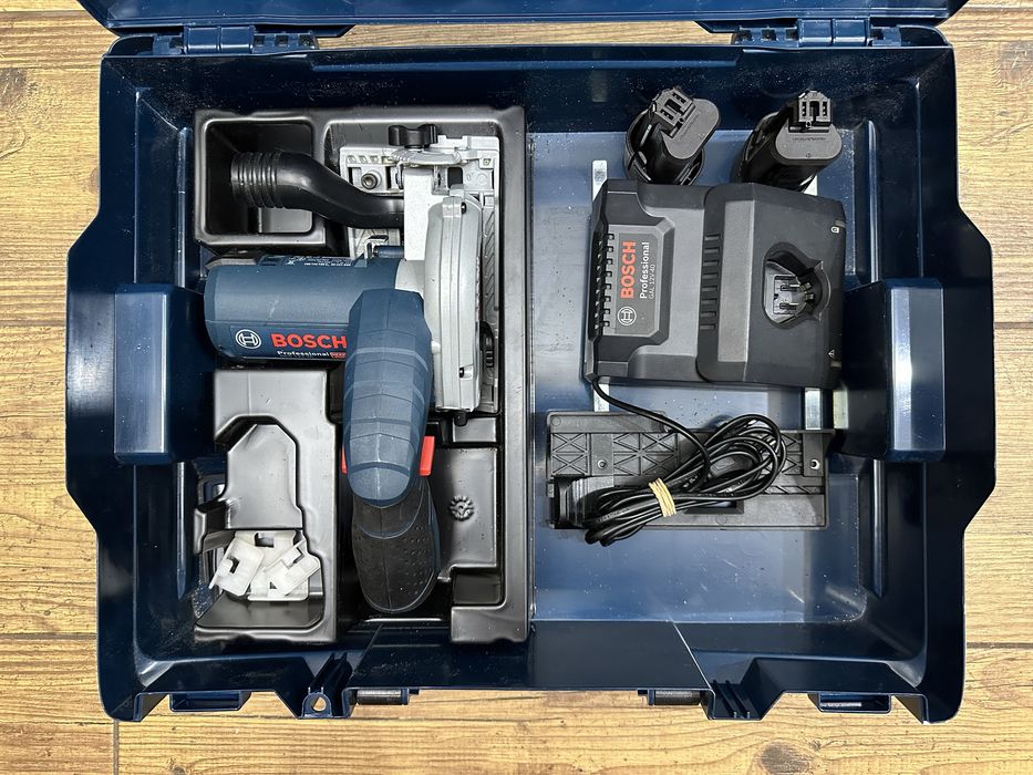 Piła tarczowa Bosch GKS 12V-26 + walizka L-BOXX, GAL 12V-40 + 2x 2AH