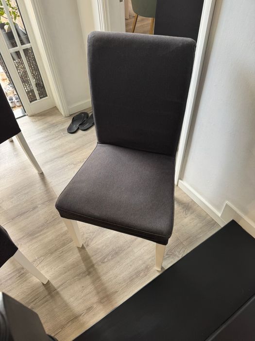 Vendo 4 cadeiras , estao como novos sem marcad ou riscos