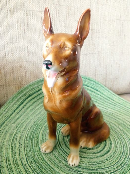 Porcelanowa figurka psa owczarka