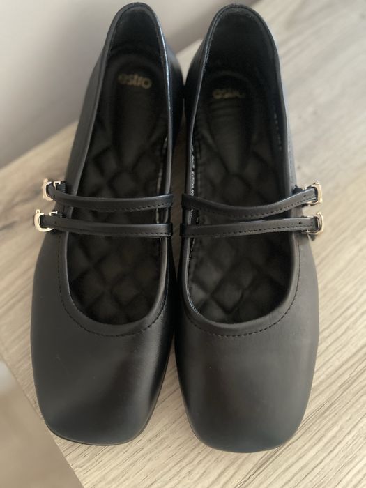 Продам шкіряні балетки Estro (нові)
