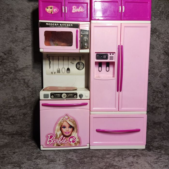 Меблі для лялькового будинку