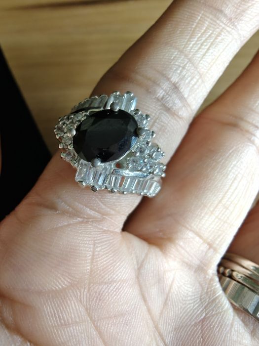 Srebrny pierścionek z cyrkoniami 925