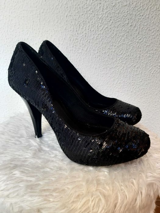 Sapatos pretos mulher