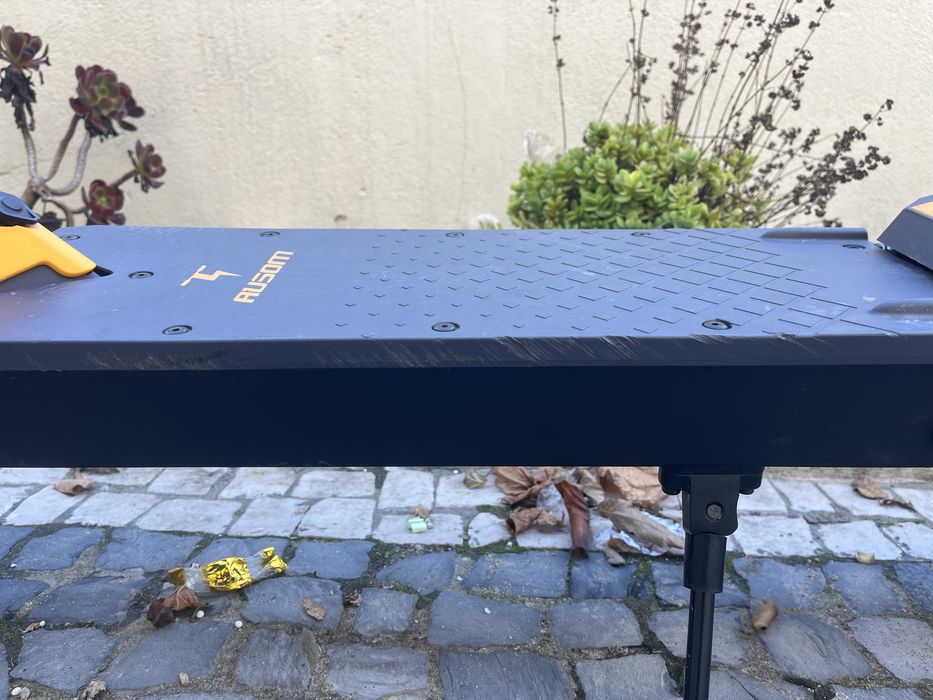 Ausom L1 Abe – 2.000 km | Controlador novo | Bem estimada