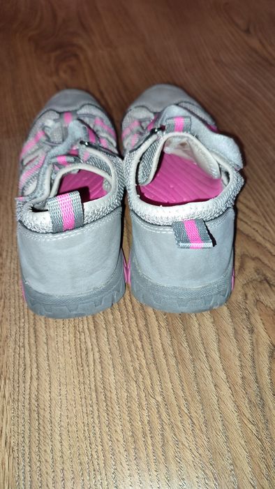 Дитячі сандалі для дівчини