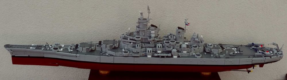 Pancernik Iowa z klocków typu lego skala 1:200 Gigant