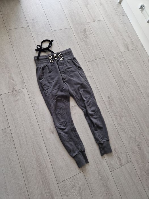 Robert Kupisz spodnie dresy logo