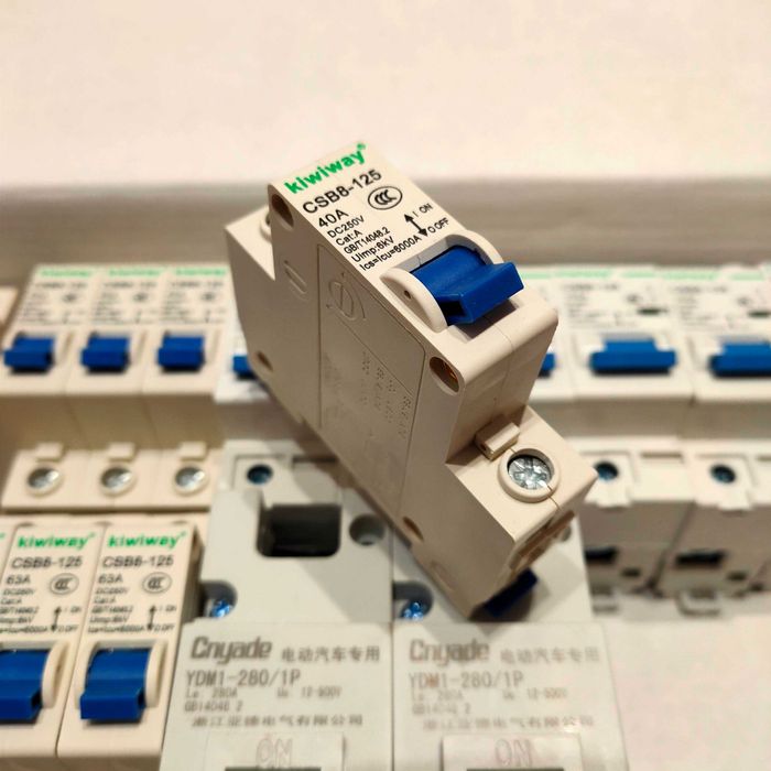 DC автомат постійного струму.