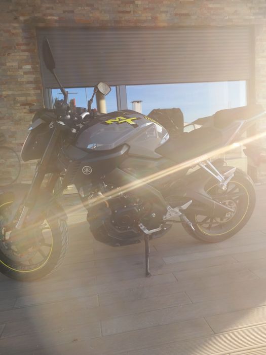 Yamaha mt 125.       .