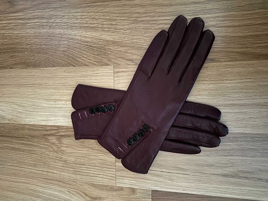 Burgundowe rękawiczki ze skóry naturalnej. Guziczki.