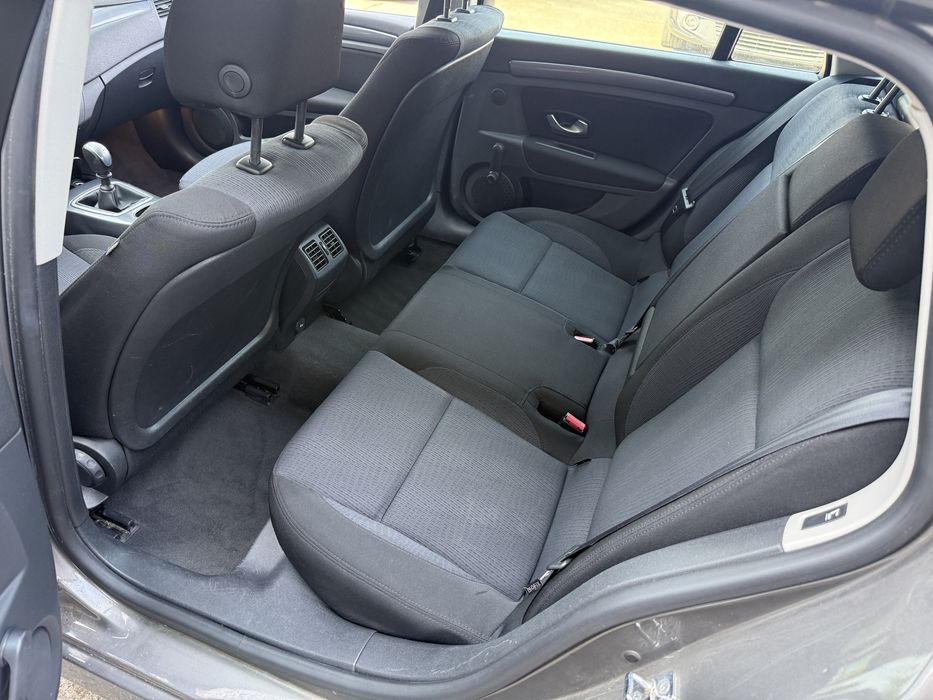 Laguna 2.0 benzyna 140 koni 6 biegow Tempomat Isofix Renault ZAMIANA