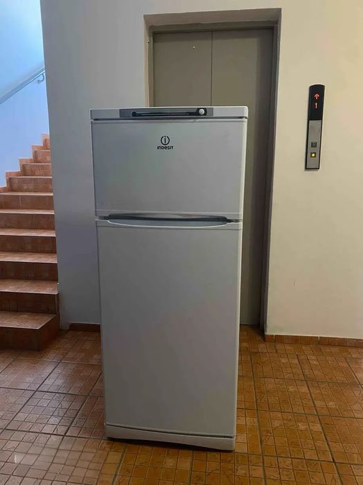 Холодильник б/у Indesit ST160.028 Доставлю