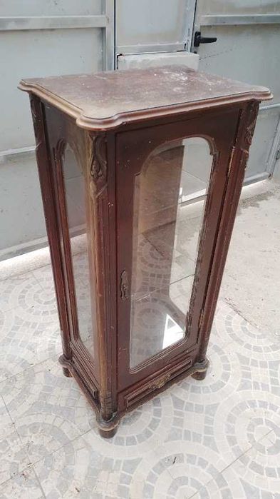 Móvel Vitrine muito antigo
