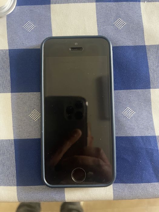 Iphone SE IOS 15 c/ novo + phones apple ainda por estrear