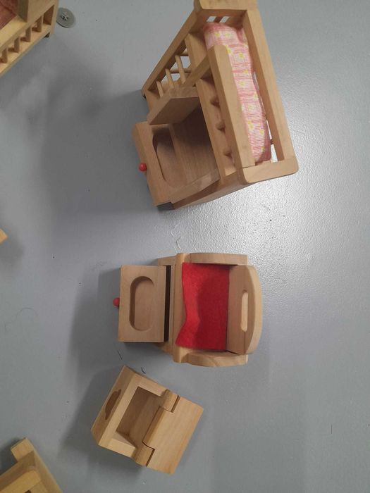 brinquedos de madeira  quarto de brincar