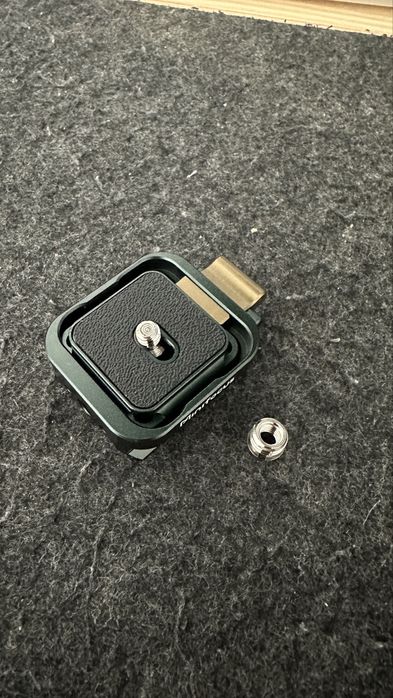 Minifocus quick release plate