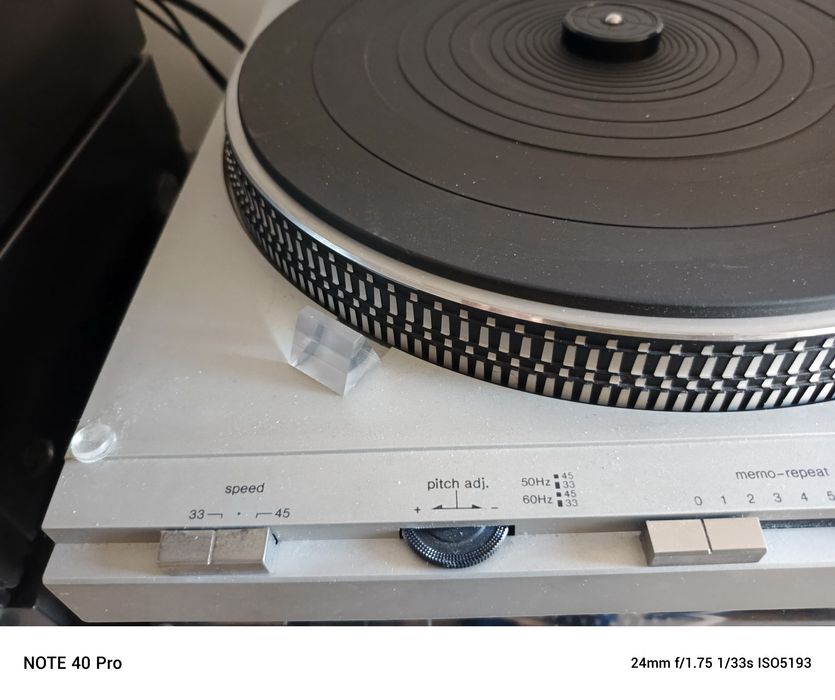 Technics gramofon.