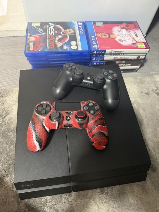 Ps4 com 13 jogos + 2 comandos e com cabos