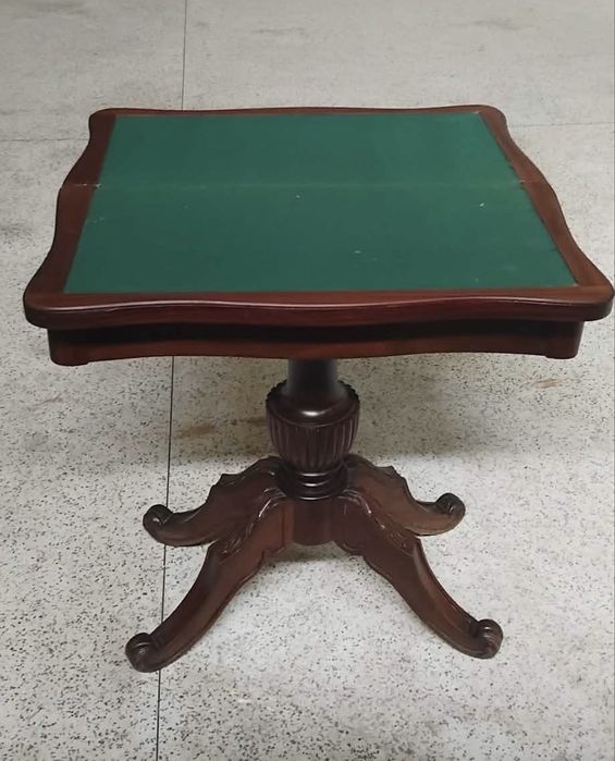 Elegante Mesa de Jogo Convertível / Consola de Apoio em Madeira Maciça