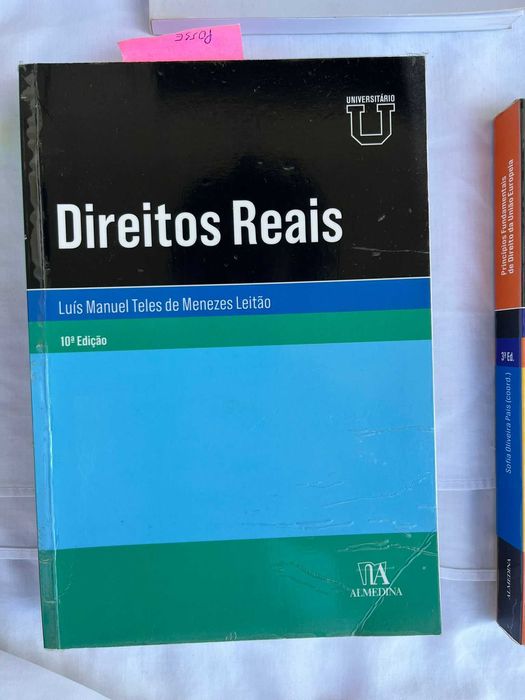 Manuais e Códigos de Direito