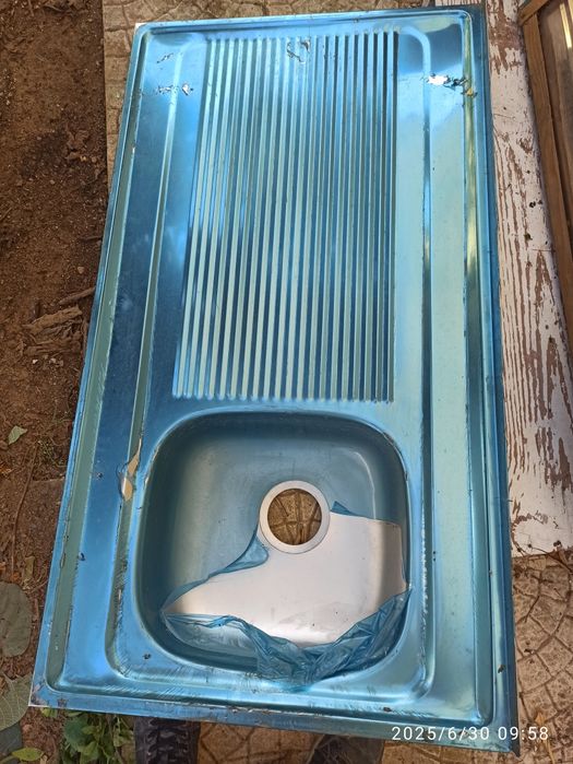 Kitchen bench64176747745154120