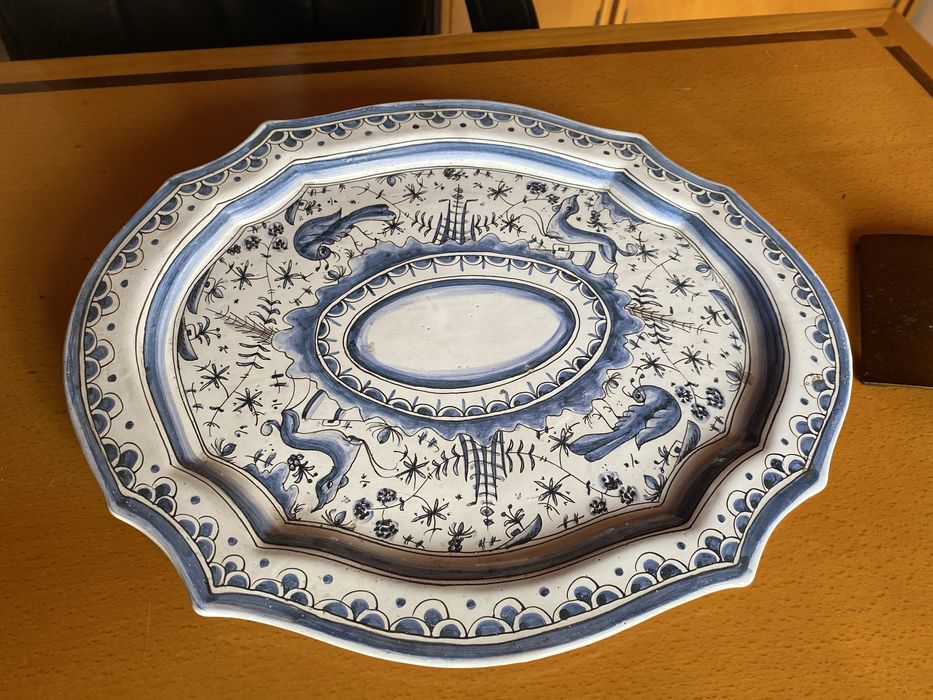 Prato antigo em porcelana