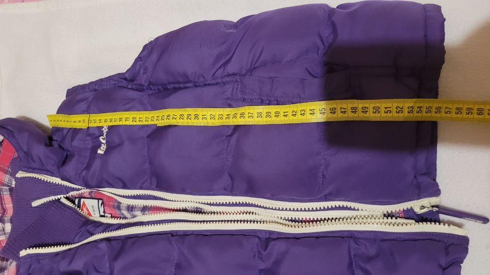 Жилетка для дівчинки 9-11 років,в ідеальному стані.