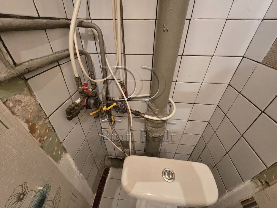 Продаж 1 кімн. квартири біля метро вулиця Юрія Глушка 9А