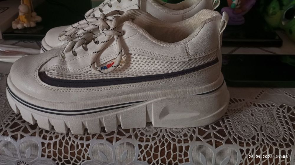 Красовки для девочки зимние в идеальном состоянии на утеплителе