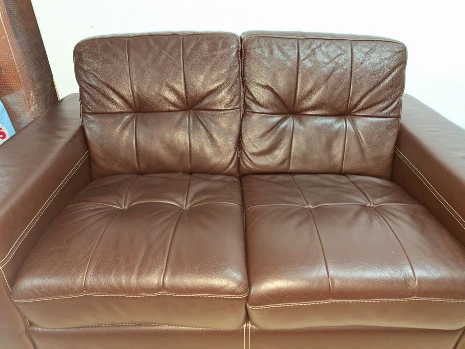 Sofá em Pele( ORIGINAL)   .