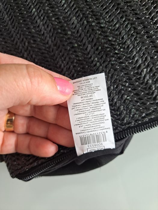 Mala super elegante preta e dourado