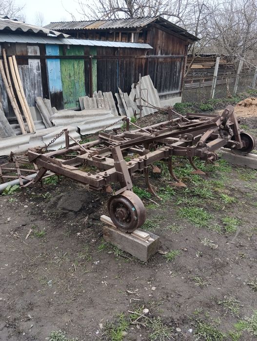 Культиватор трьох метрів терміново