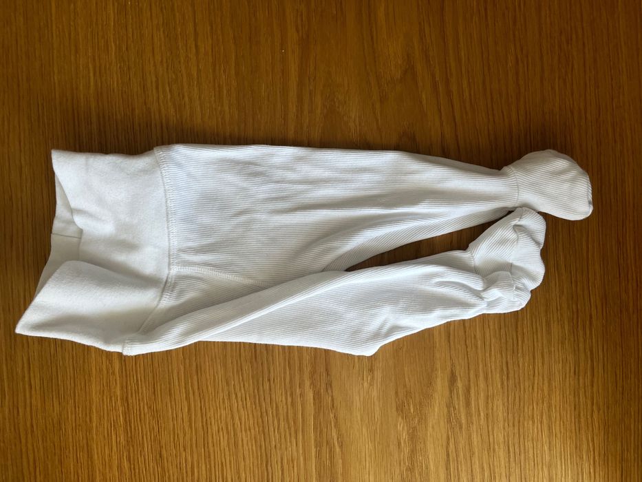 Spodenki niemowlęce z pasem H&M ze stopkami 68