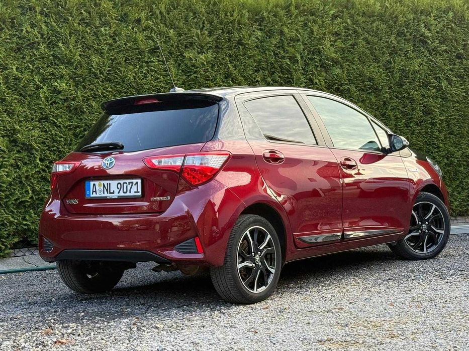 Toyota Yaris LIFT 1.5 Hybrid Automat / PREMIUM / LED / Klima / Kamera