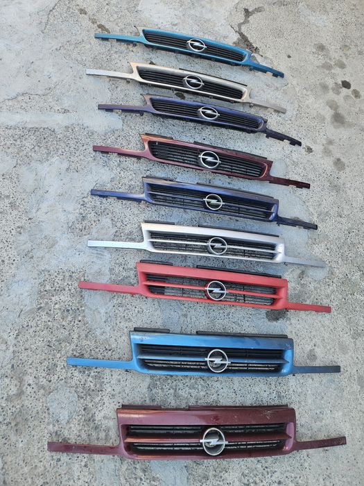 Решітка радіатора Опель Астра Ф Opel Astra F решетка радиатора Запчаст